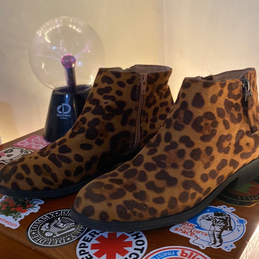 Like new cheetah print ankle boots